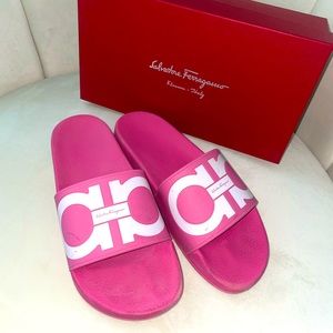 Pink salvatore Ferragamo pool slides size 10